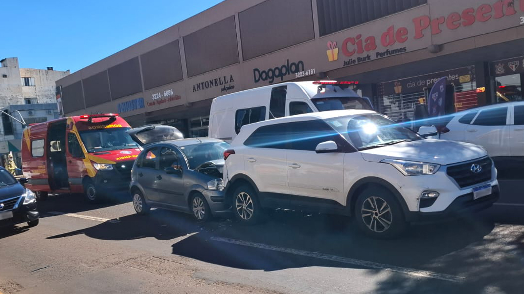 Colisão traseira mobiliza Siate no Centro de Cascavel