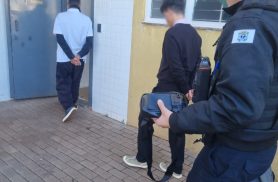 Homem e mulher são levados à delegacia por posse de drogas em parque de Cascavel