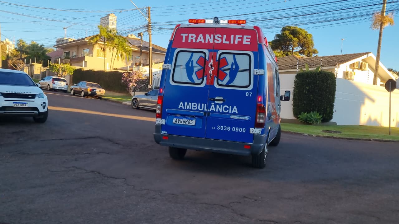 Funcionário de obra é socorrido após ser atingido por tijolo