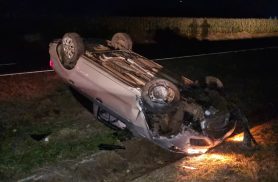 Motorista é socorrida após capotamento na BR-467