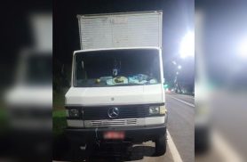 Caminhoneiros aguardam mais de 5 horas por guincho após pane na BR-277 em Céu Azul
