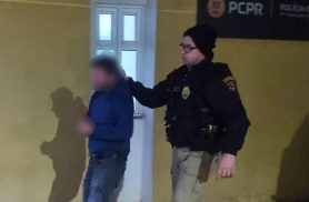Homem é detido após ameaçar a irmã e danificar porta de residência no Bairro Universitário