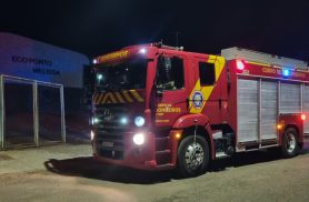Máquina de lavar pega fogo em ecoponto e mobiliza Corpo de Bombeiros em Cascavel