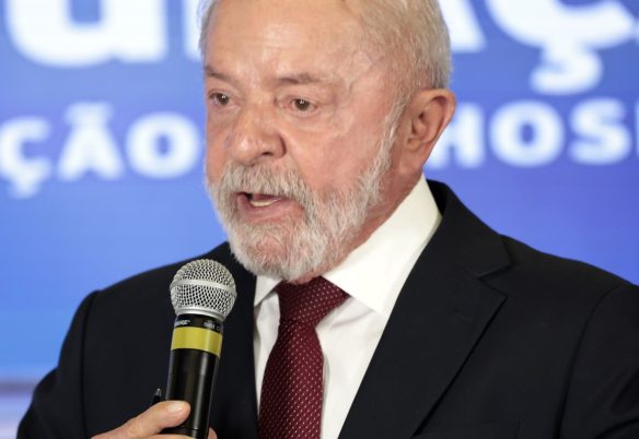 A pedido de Lula, ministro da Defesa irá à Venezuela na próxima semana