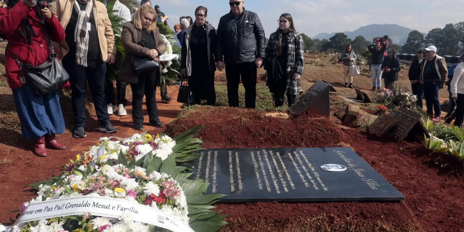 Imagem relativa a Restos mortais de Grenaldo Silva, morto pela ditadura, são sepultados