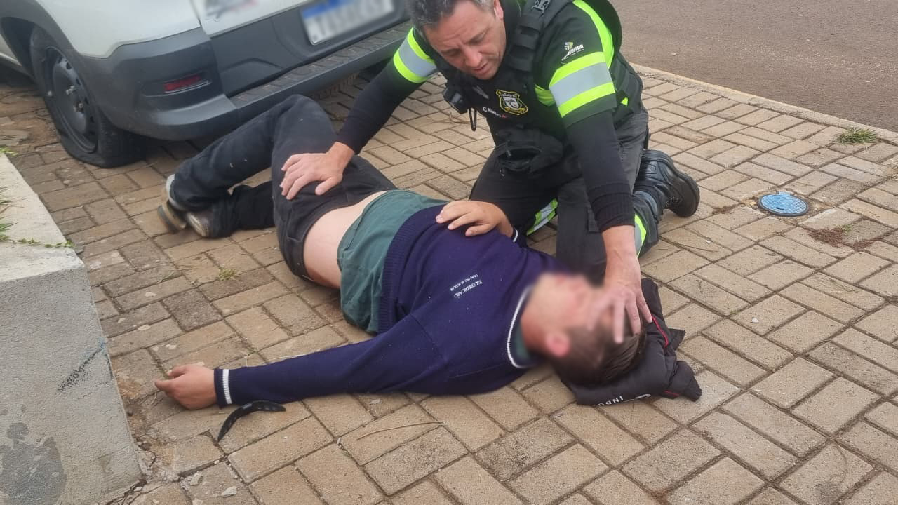 Vítima de acidente é socorrida no bairro Brasmadeira, em Cascavel