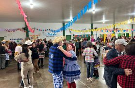 Festa junina reúne mais de 300 idosos e celebra integração, alegria e qualidade de vida em Cascavel