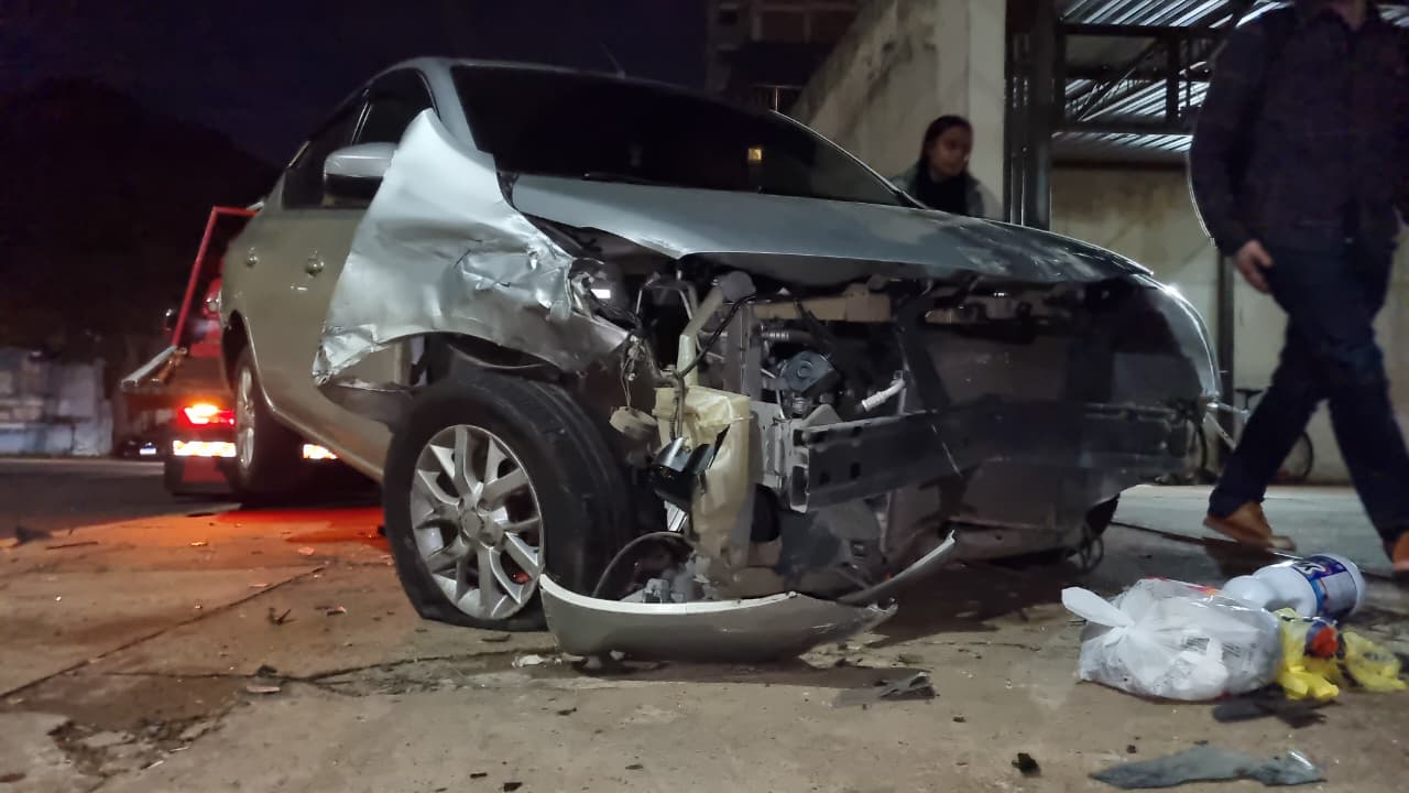 Acidente entre carros é registrado no Bairro Coqueiral