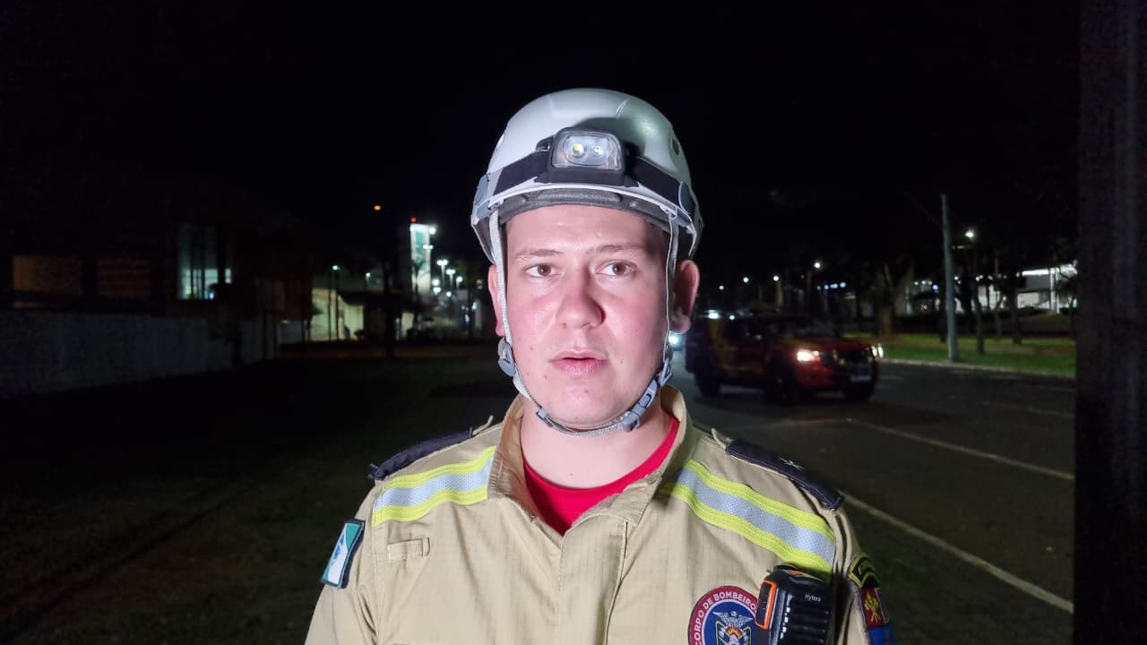 “As duas vítimas sofreram fraturas”, destaca bombeiro sobre colisão seguida de fuga do motorista