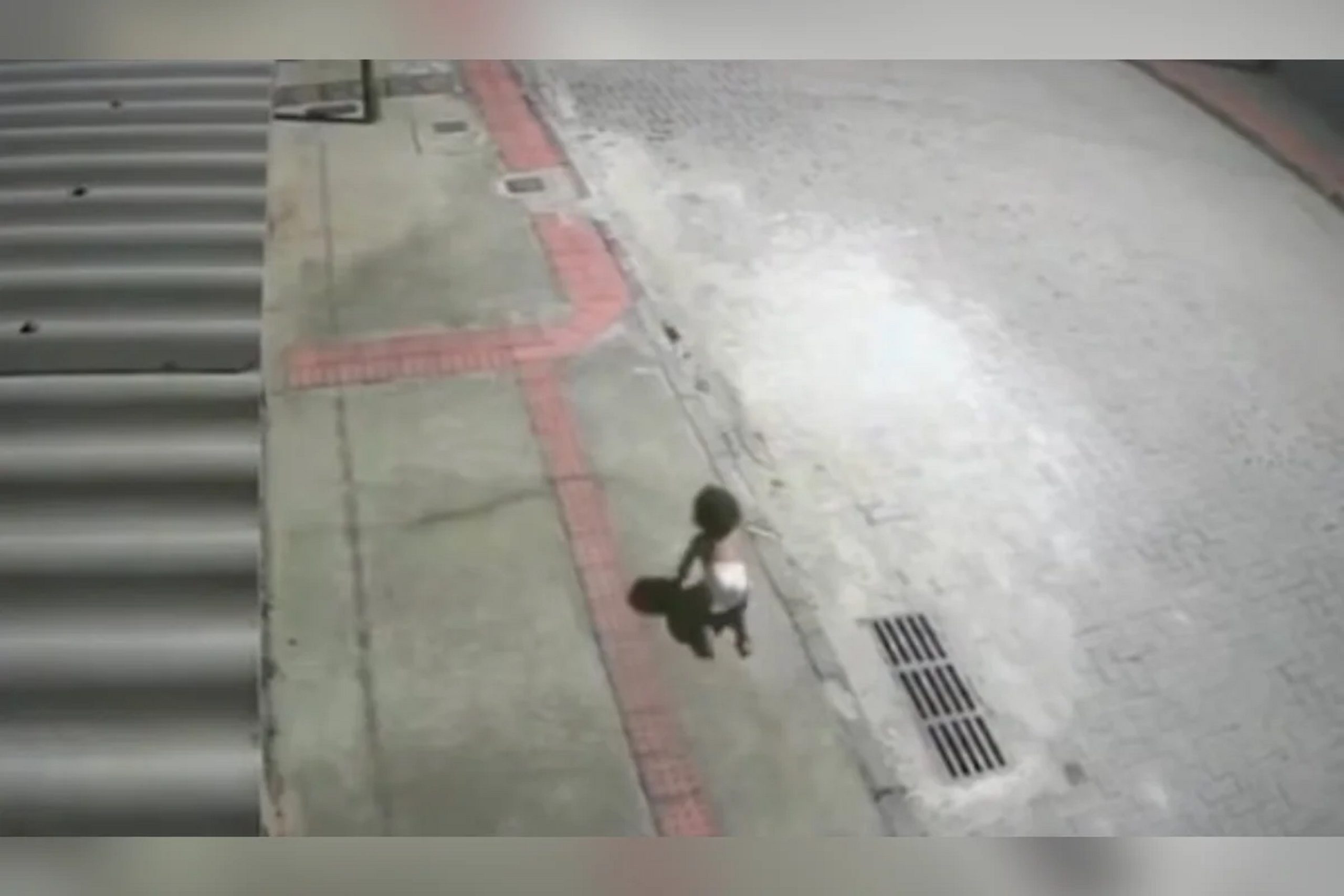Imagem referente a Bebê de 1 ano é encontrada sozinha; mãe é presa por abandono