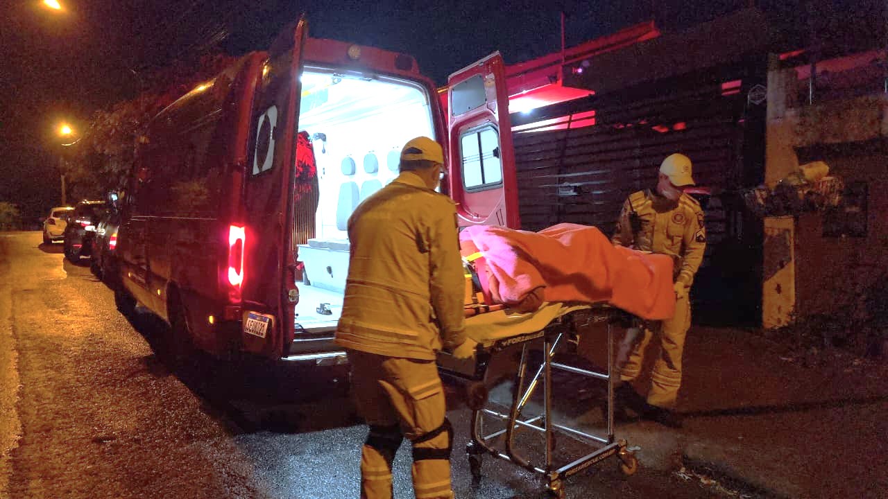 Idosa fica ferida após sofrer queda dentro de casa no bairro Morumbi