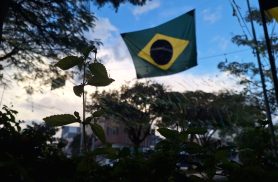 Clima da copa: frio pede substituição, mas ainda joga o primeiro tempo em Cascavel