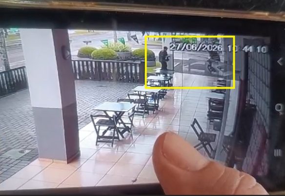 Vídeo flagra furto de moto em shopping; suspeitos foram rastreados e presos