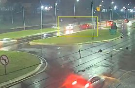Câmera flagra momento de forte colisão no Trevo do Portal, em Cascavel