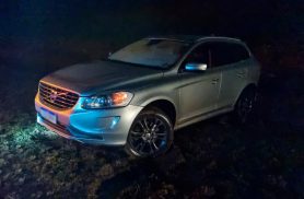 Volvo XC60 sai da pista na BR-163, no Contorno Oeste de Cascavel