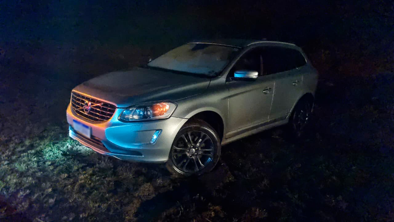 Volvo XC60 sai da pista na BR-163, no Contorno Oeste de Cascavel