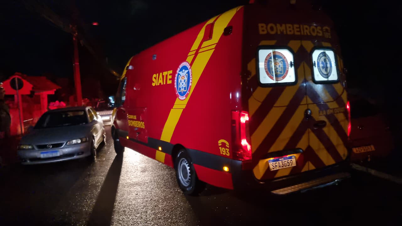 Mulher é atingida por escora na cabeça no Cascavel Velho