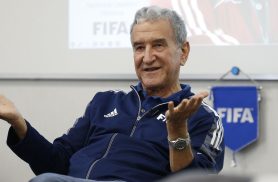 Internado, Parreira passa por cirurgia no Rio de Janeiro