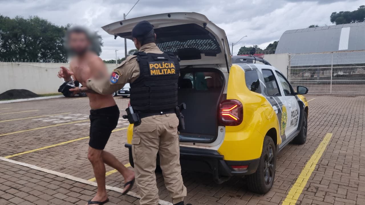 Homem é detido após supostamente dar soco no rosto da companheira