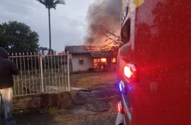Residência pega fogo no Centro de Cascavel