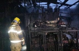 Imagens mostram destruição total no interior de casa incendiada no Centro de Cascavel