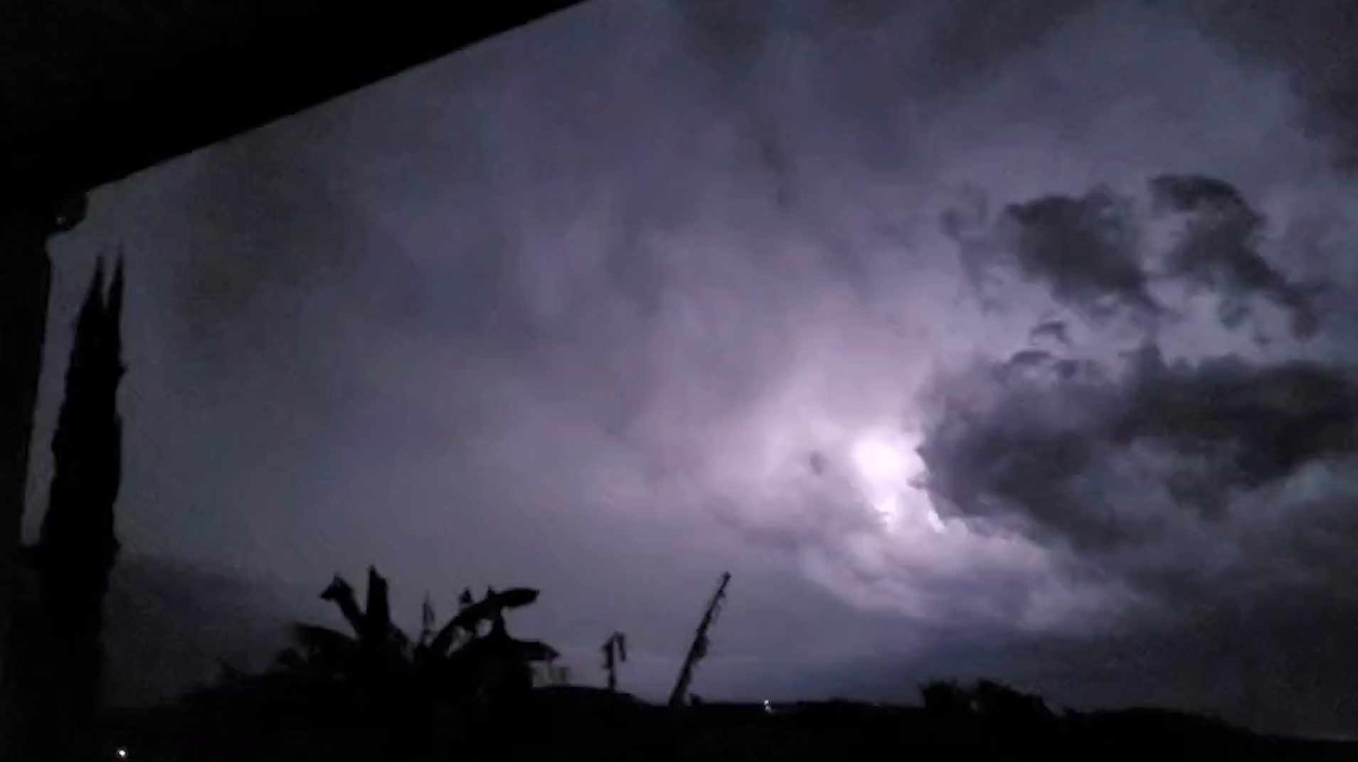 Alerta de temporal e chuva de raios na Região Oeste do Paraná