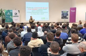 Patrulha Maria da Penha promove ação de conscientização contra a violência doméstica em Medianeira