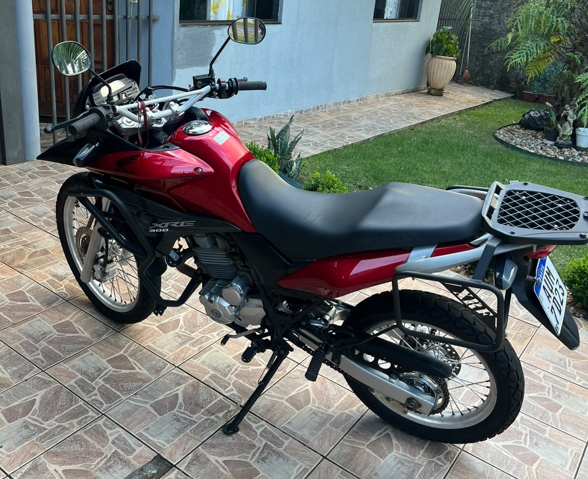 Moto XRE 300 é furtada da garagem de residência no Bairro São Cristóvão, em Cascavel