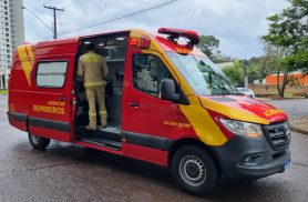 Motociclista é socorrido após acidente no Bairro Neva