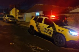 Idoso é encontrado morto dentro de casa; martelo com marcas de sangue é localizado
