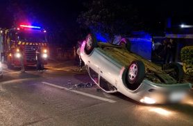 Fiat Palio de aplicativo é atingido por veículo e acidente termina em capotamento em Cascavel