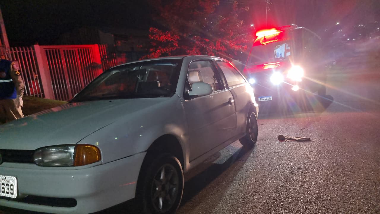 Rapaz de 36 anos, condutor de moto, fica ferido após acidente com Gol no Bairro Santa Cruz em Cascavel