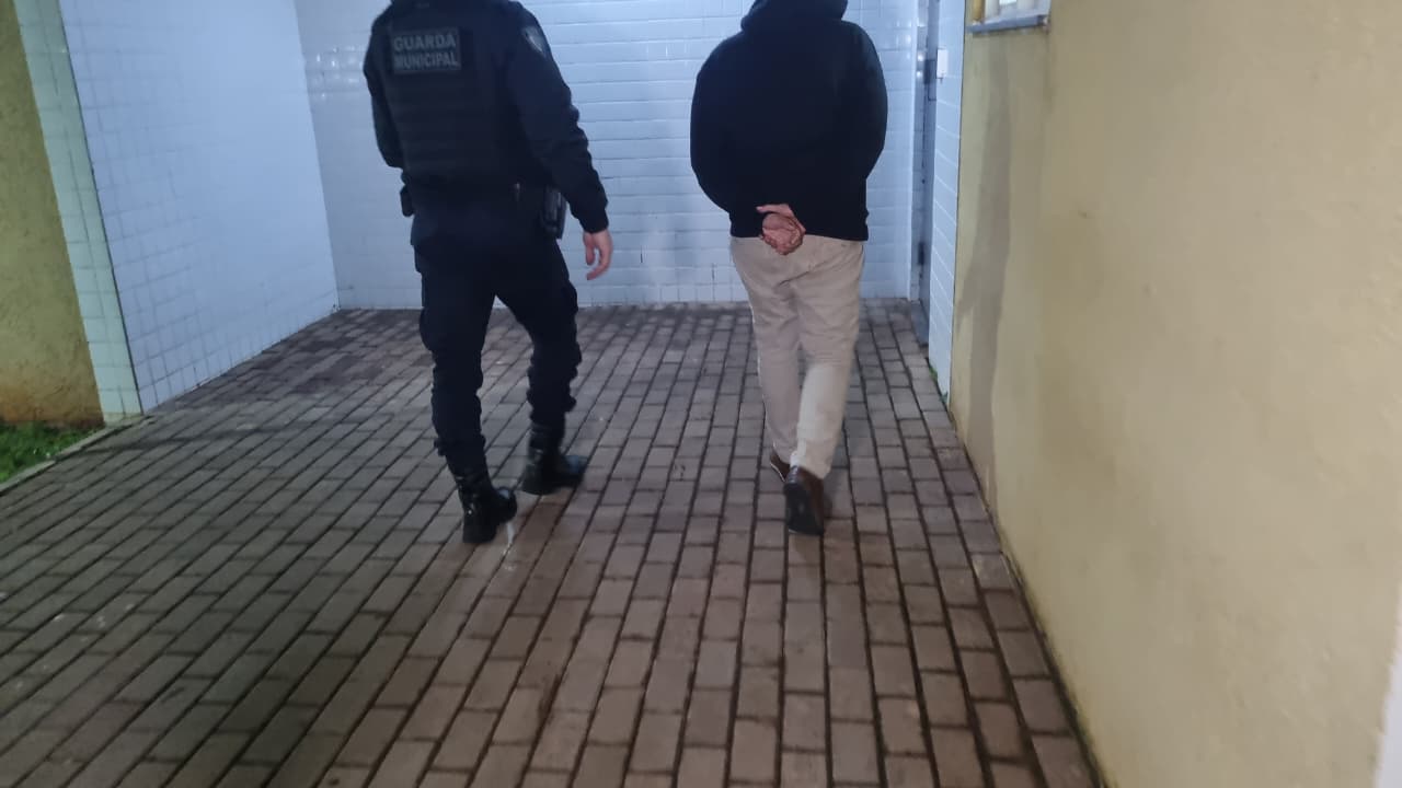 Homem é detido após ser reconhecido em loja por furto de produtos colecionáveis em shopping