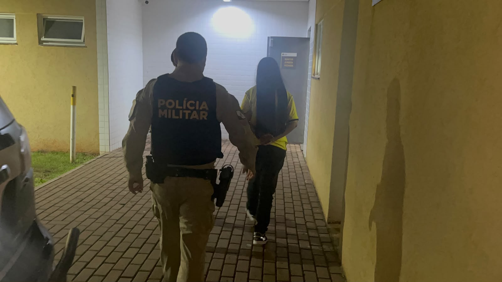 Condutora embriagada é presa após acidente e confusão