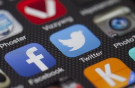 Mídias sociais: a praça pública onde todo mundo tem opinião e quase ninguém pediu por ela Mídias sociais: a praça pública onde todo mundo tem opinião e quase ninguém pediu por ela