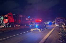 Grave acidente com ônibus, caminhão e dois carros deixa quatro feridos na BR-369 Grave acidente com ônibus, caminhão e dois carros deixa quatro feridos na BR-369