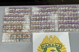 Polícia Militar apreende medicamentos contrabandeados em ônibus na rodoviária de Foz Polícia Militar apreende medicamentos contrabandeados em ônibus na rodoviária de Foz