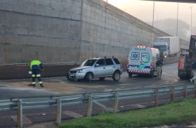 EcoSport bate de frente com caminhão e acidente interdita acesso à BR-369 no Trevo Cataratas
