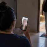 Bandidos tentam aplicar golpe por videochamada usando IA e família quase perde R$ 5 mil Imagem relativa a Bandidos tentam aplicar golpe por videochamada usando IA e família quase perde R$ 5 mil