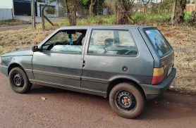 Fiat Uno furtado durante viagem da proprietária é encontrado abandonado em Cascavel Fiat Uno furtado durante viagem da proprietária é encontrado abandonado em Cascavel