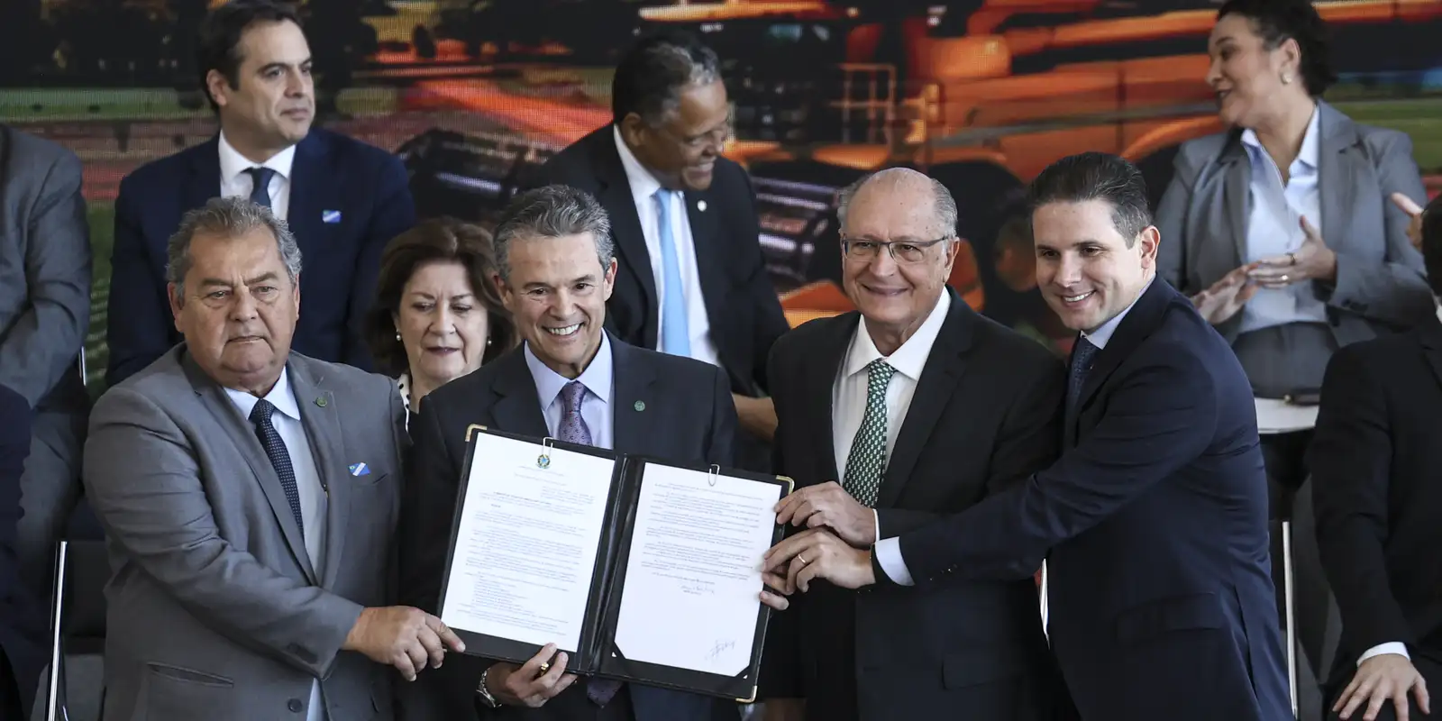 Imagem referente a Governo federal lança Plano Safra 2026/2027 de R$ 525,1 bilhões