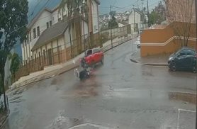 Câmera flagra acidente grave entre moto e caminhonete no centro de Cascavel