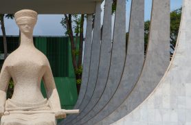 STF mantém fim da aposentadoria compulsória para juízes condenados