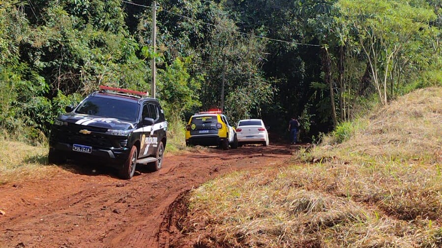 Homem com perna amputada é encontrado morto, amarrado e queimado em área de mata no PR Imagem referente a Homem com perna amputada é encontrado morto, amarrado e queimado em área de mata no PR