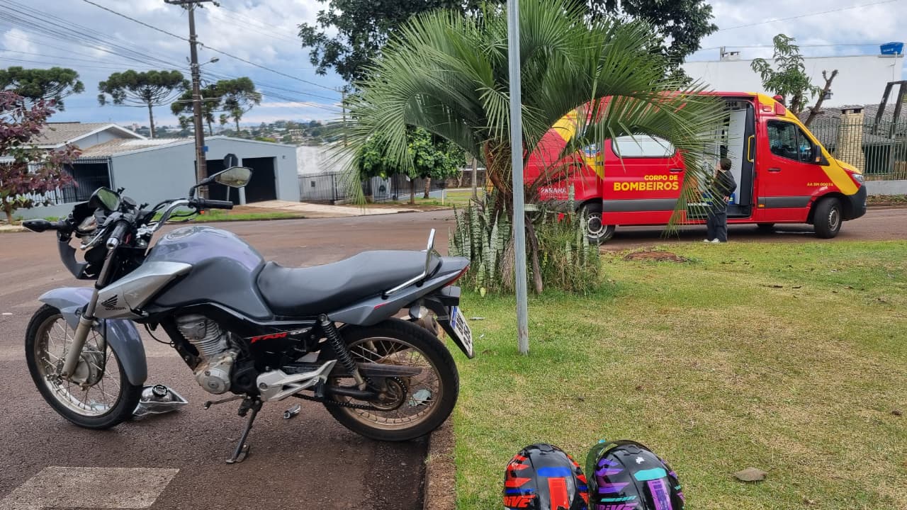 Acidente entre carro e moto deixa jovem ferida no Bairro Brasília, em Cascavel