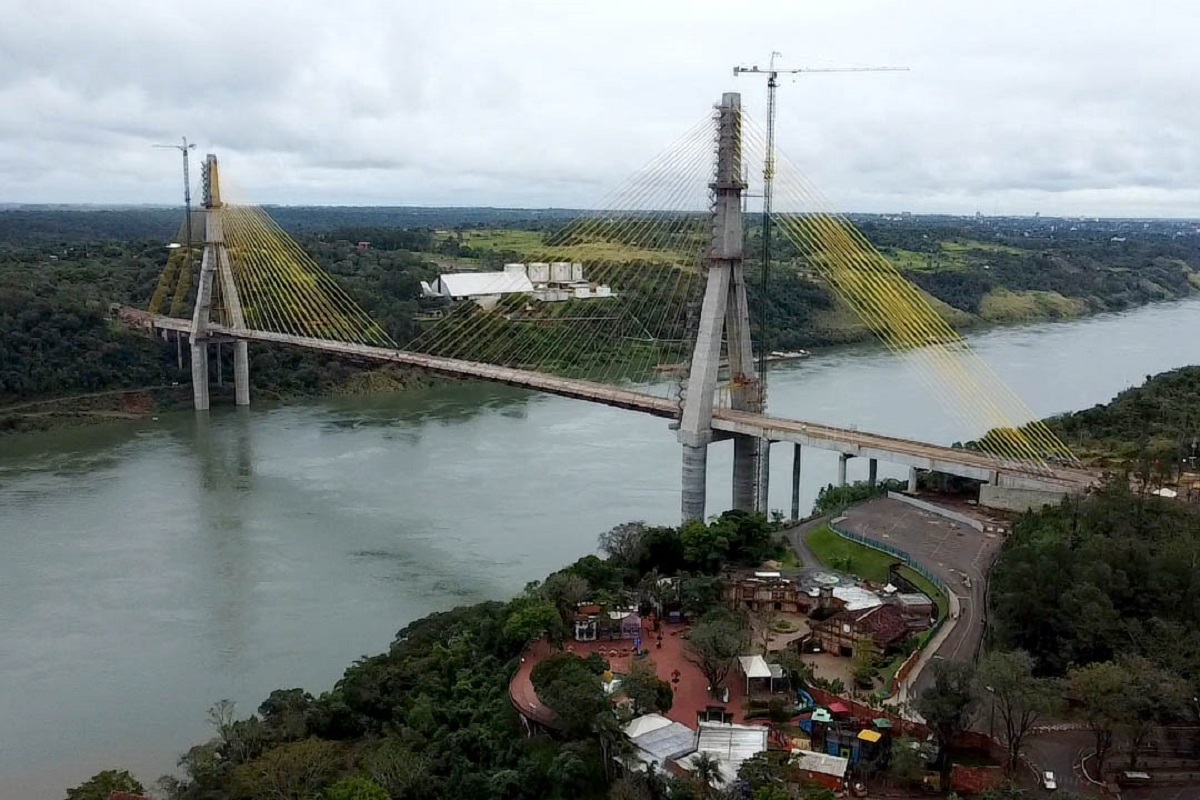 Imagem referente a Governo amplia operações na nova ponte entre Brasil e Paraguai; saiba o que muda