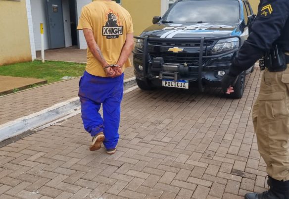 Homem bate na companheira, tenta fugir e acaba preso pela PM no Bairro Neva Homem bate na companheira, tenta fugir e acaba preso pela PM no Bairro Neva