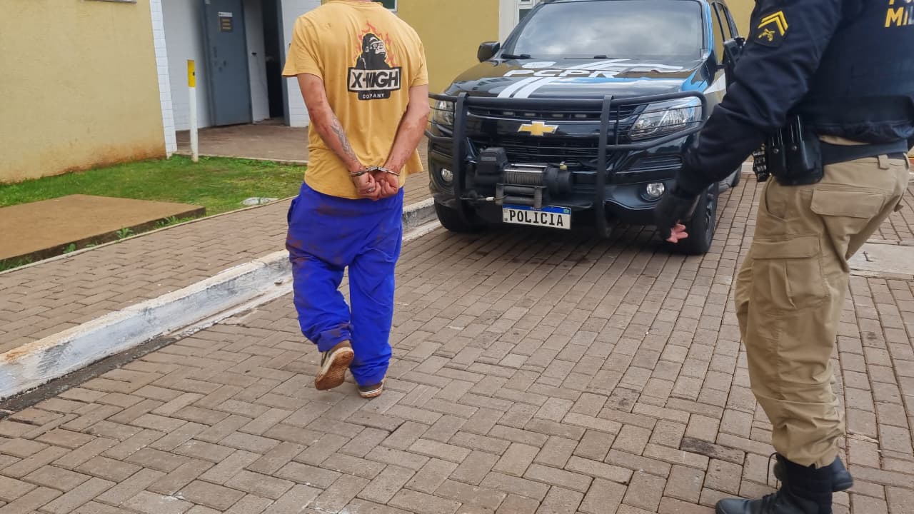 Homem bate na companheira, tenta fugir e acaba preso pela PM no Bairro Neva