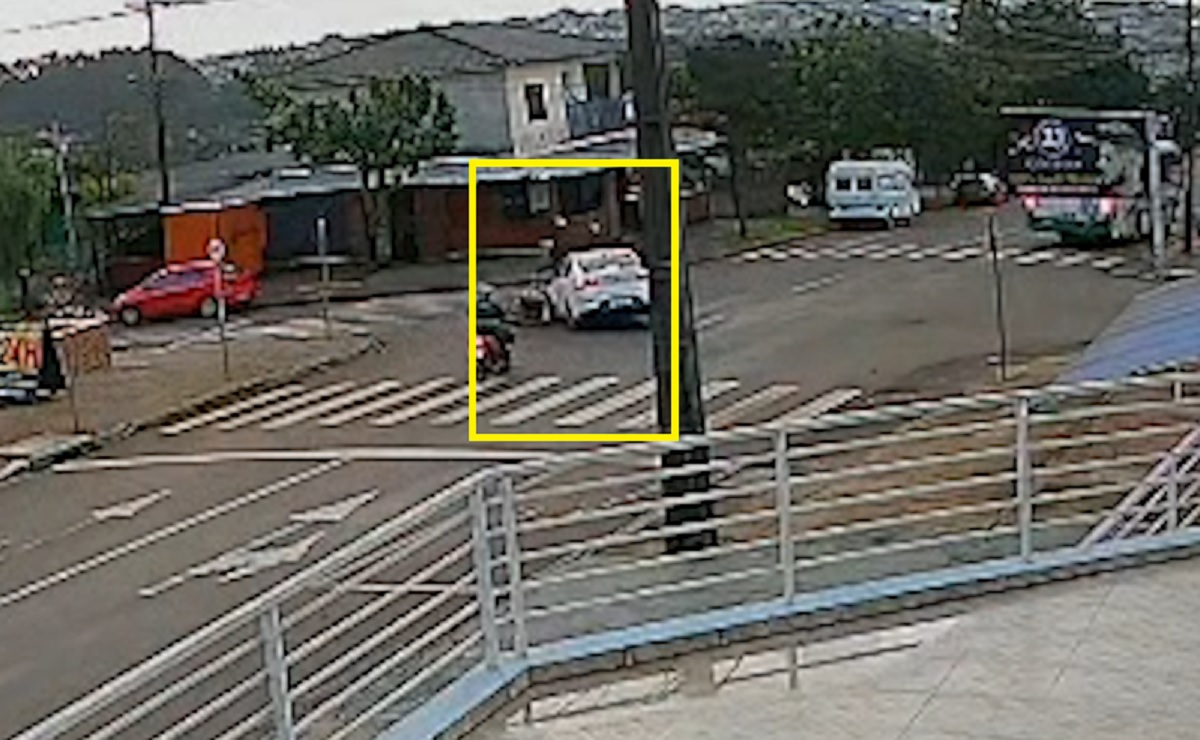 Arremessada: vídeo mostra fechada no trânsito que feriu motociclista no Periolo