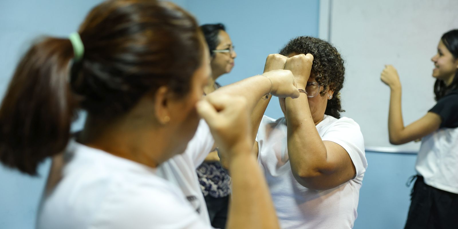 Imagem referente a Senado aprova venda de spray de pimenta para defesa de mulheres
